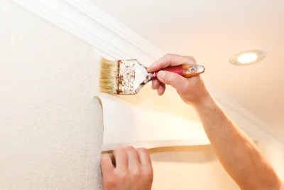 Pose de papier peint à Évenos — revêtements muraux et toiles de verre